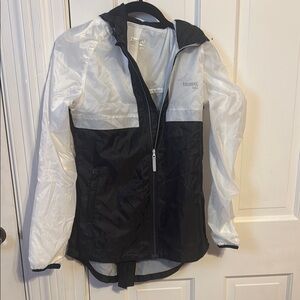 Black and White Ski & Snow Jackets Contemporary Style